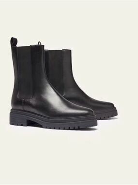 Black Chunky Chelsea Boots - Women